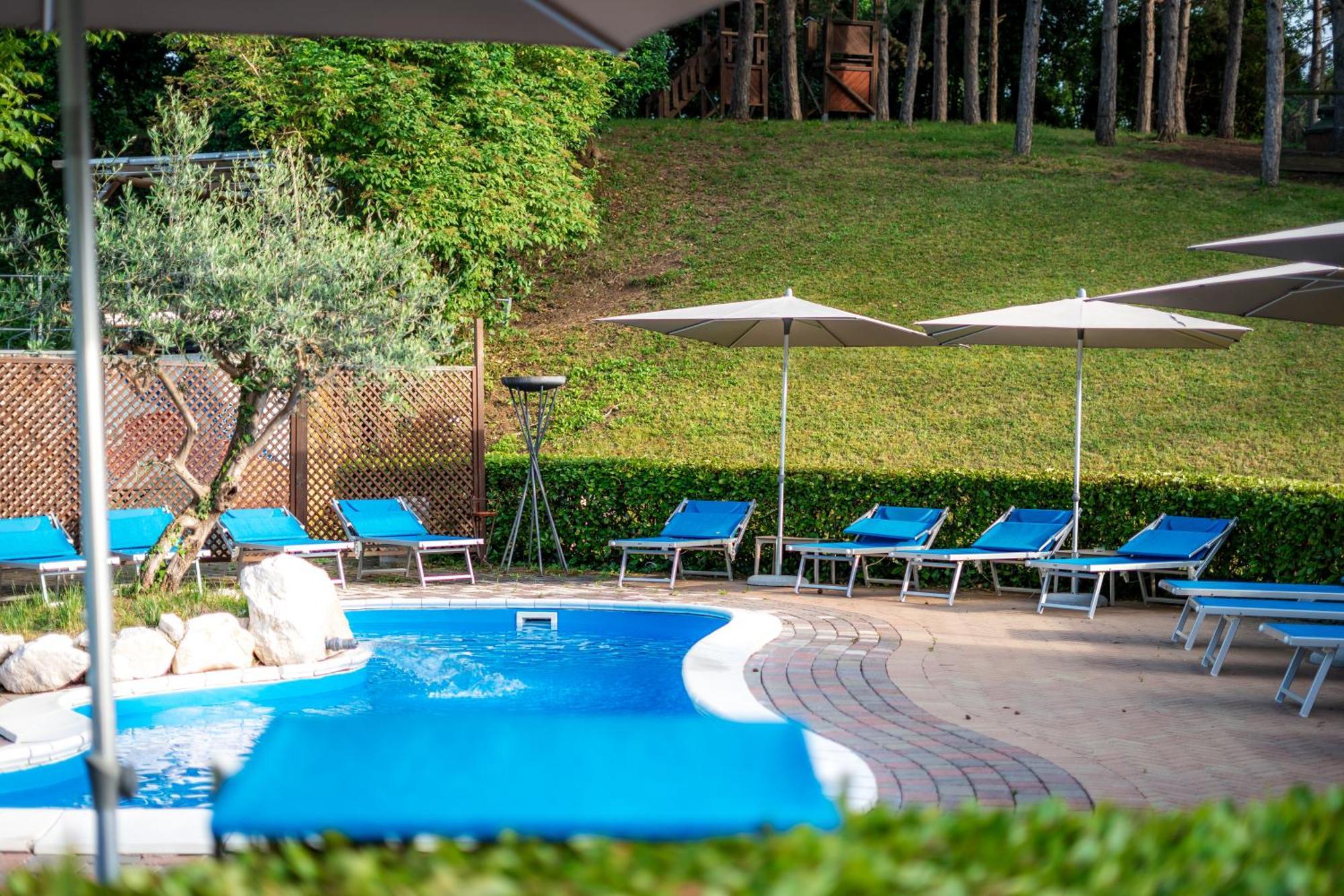 La Valle Dei Caprioli Village Bungalow Park - Freelandia Azienda Agricola Montescudo Esterno foto
