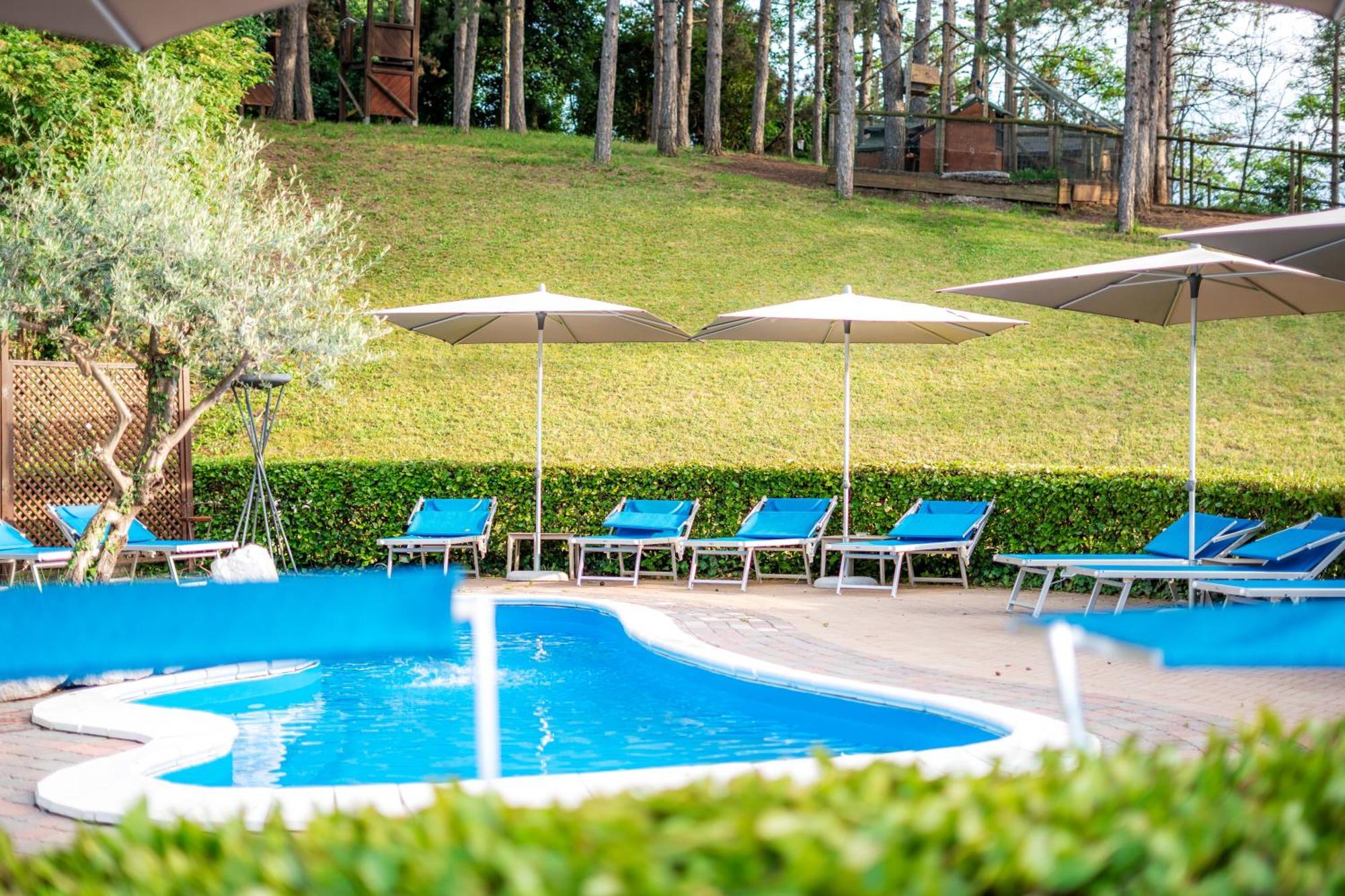 La Valle Dei Caprioli Village Bungalow Park - Freelandia Azienda Agricola Montescudo Esterno foto